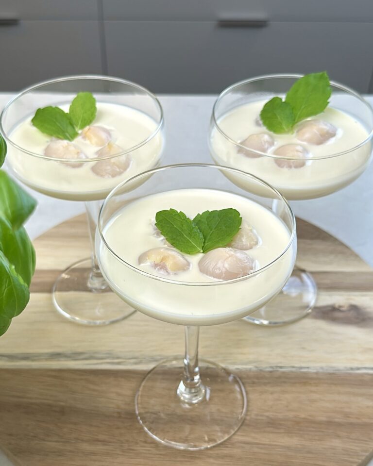 Litchi- och kokospannacotta